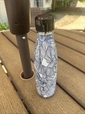 Manna Black & White Leaf-Pattern Insulated Bottle